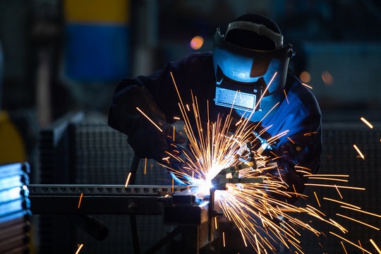 Welder welding strut