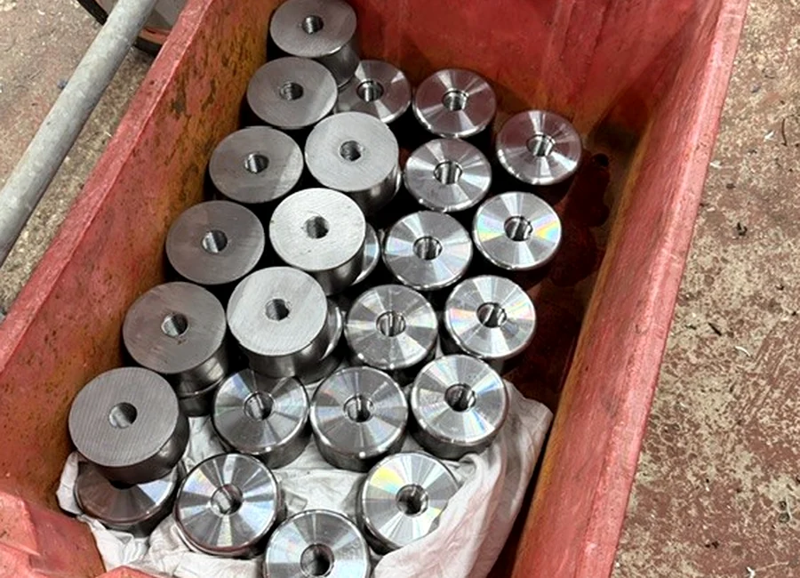 LEG EXTENSIONS FOR 300 TONNE PRESS work produced image