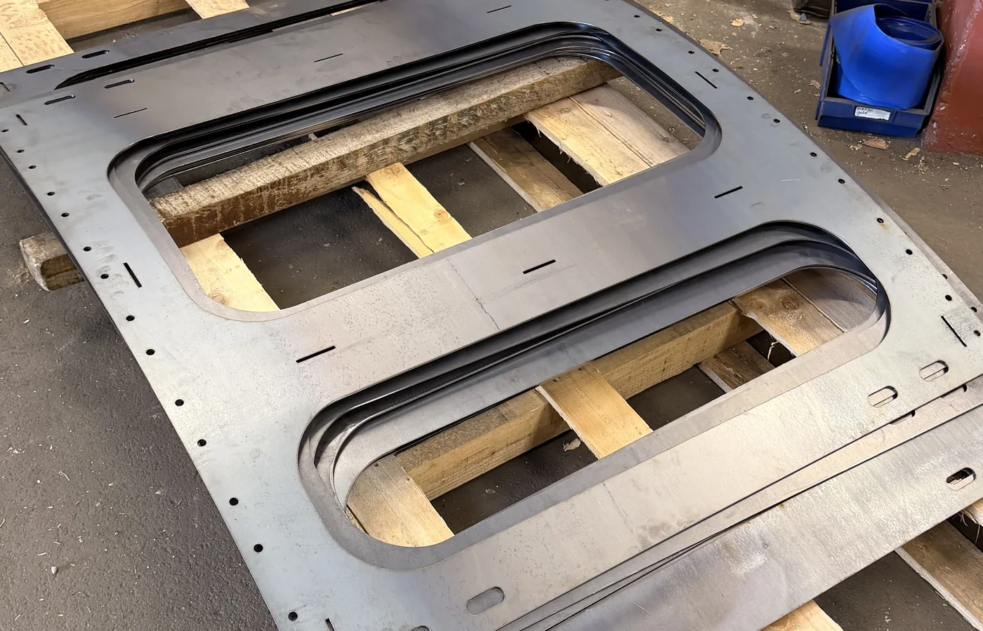 Batch laser cutting of mixed production components